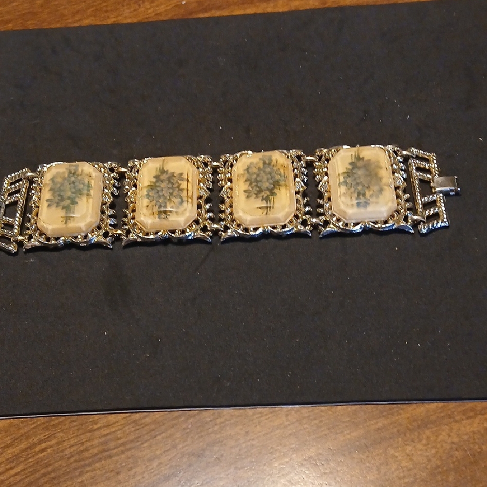 Vintage-Inspired Silver and Cream Filigree Bracelet